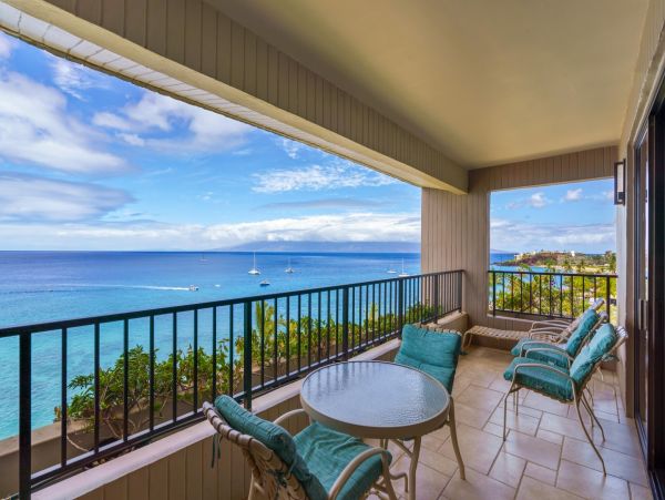 Luxurious Oceanfront Condo in Kaanapali - Two-Bedroom Retreat