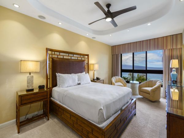 Luxurious Oceanfront Condo in Kaanapali - Two-Bedroom Retreat
