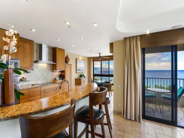 Luxurious Oceanfront Condo in Kaanapali - Two-Bedroom Retreat
