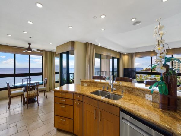 Luxurious Oceanfront Condo in Kaanapali - Two-Bedroom Retreat