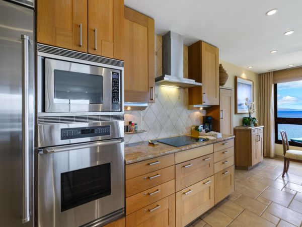 Luxurious Oceanfront Condo in Kaanapali - Two-Bedroom Retreat
