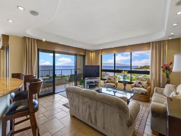 Luxurious Oceanfront Condo in Kaanapali - Two-Bedroom Retreat