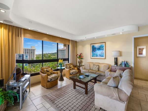 Luxurious Oceanfront Condo in Kaanapali - Two-Bedroom Retreat