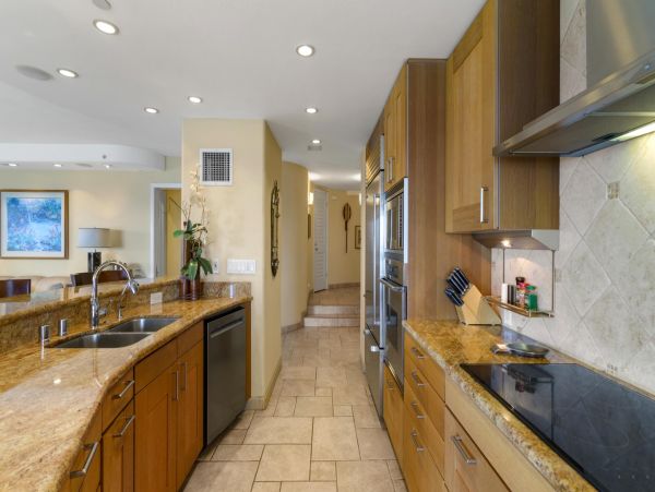 Luxurious Oceanfront Condo in Kaanapali - Two-Bedroom Retreat