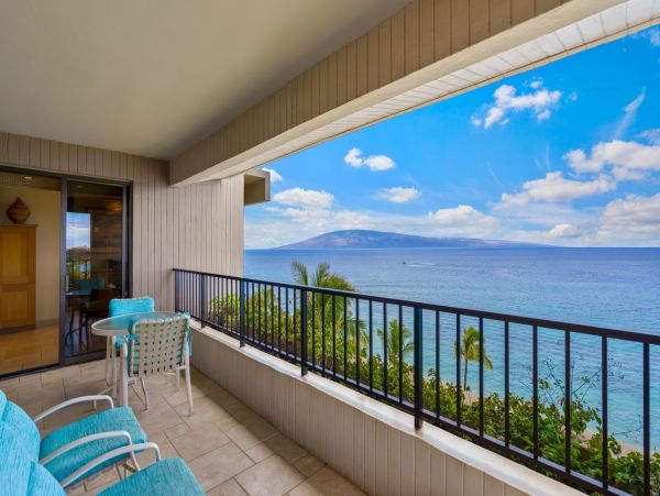 Luxurious Oceanfront Condo in Kaanapali - Two-Bedroom Retreat