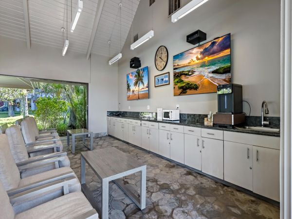 Tropical One-Bedroom Vacation Rental with Ocean Views in Maui