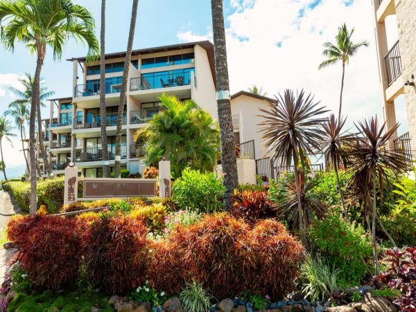 Discover Your Tropical Escape at this Oceanview Retreat