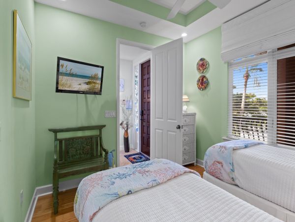 Gulf-Front Luxury Condo in Anna Maria Island