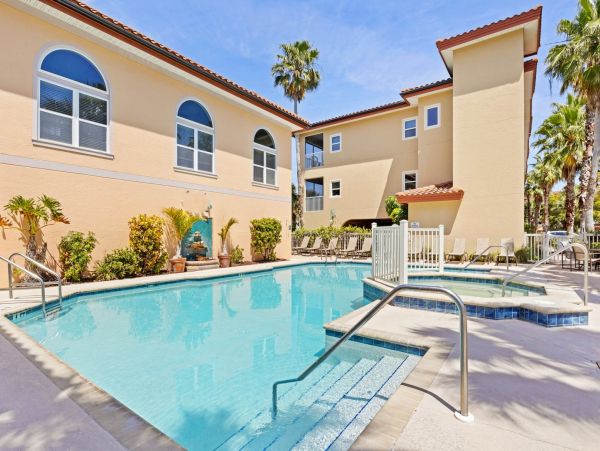 Gulf-Front Luxury Condo in Anna Maria Island