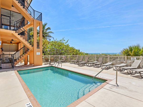 Gulf-Front Luxury Condo in Anna Maria Island