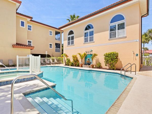 Gulf-Front Luxury Condo in Anna Maria Island