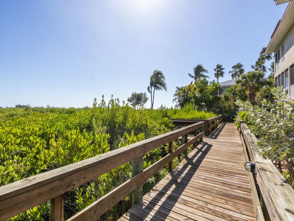 Gulf-Front Luxury Condo in Anna Maria Island