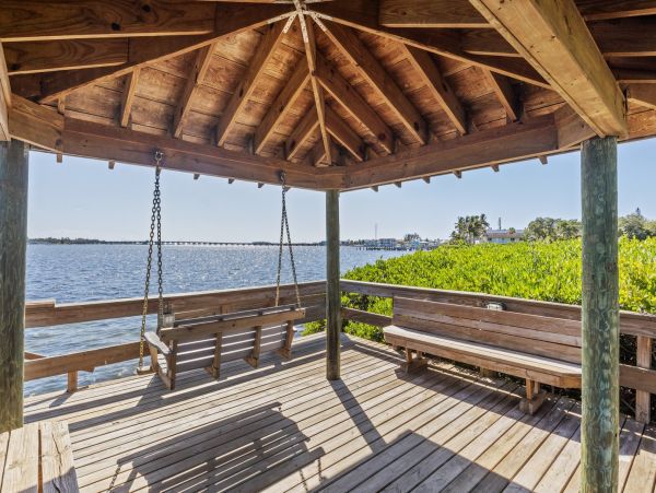 Gulf-Front Luxury Condo in Anna Maria Island