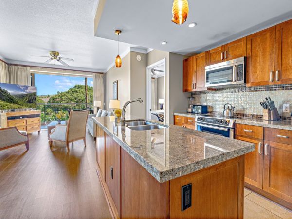 Luxurious 2BR/2BA Suite in West Maui - Stunning Mountain Views & Resort Amenities