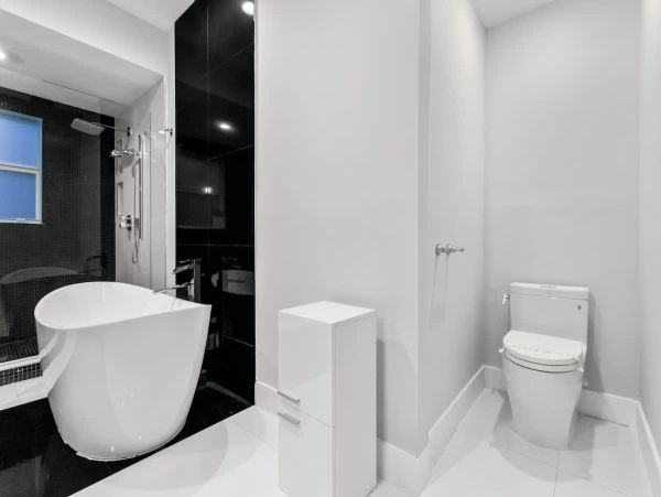 Luxury Modern Home Near Hollywood Beach - 4 Bedrooms, Heated Pool