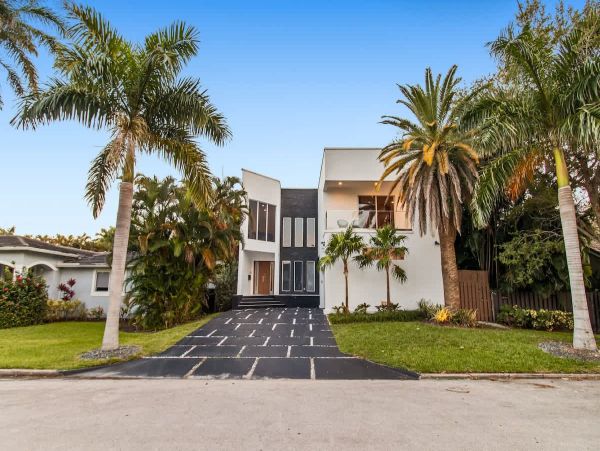 Luxury Modern Home Near Hollywood Beach - 4 Bedrooms, Heated Pool