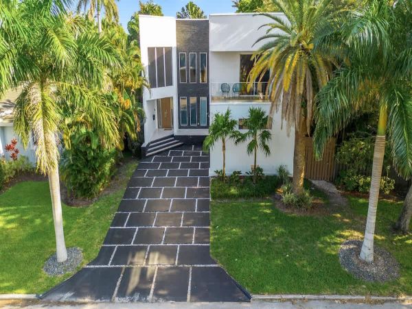 Luxury Modern Home Near Hollywood Beach - 4 Bedrooms, Heated Pool