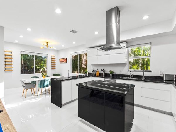Luxury Modern Home Near Hollywood Beach - 4 Bedrooms, Heated Pool