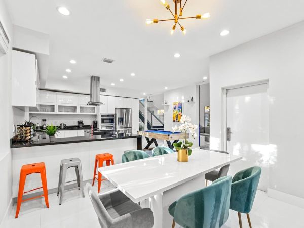 Luxury Modern Home Near Hollywood Beach - 4 Bedrooms, Heated Pool