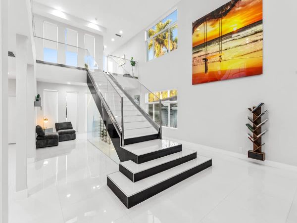 Luxury Modern Home Near Hollywood Beach - 4 Bedrooms, Heated Pool