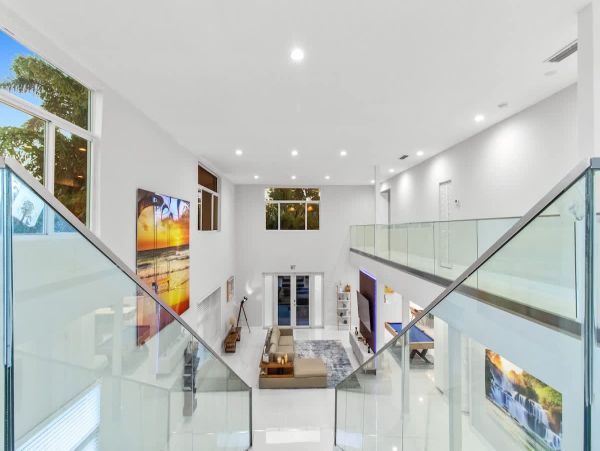 Luxury Modern Home Near Hollywood Beach - 4 Bedrooms, Heated Pool
