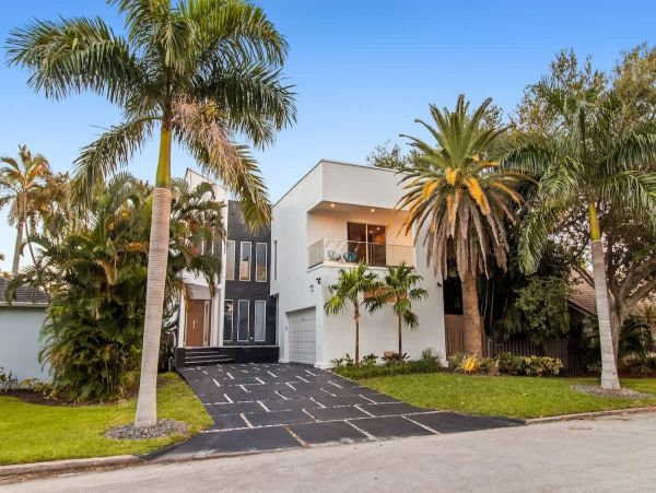 Luxury Modern Home Near Hollywood Beach - 4 Bedrooms, Heated Pool
