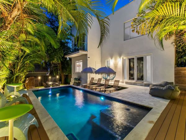 Luxury Modern Home Near Hollywood Beach - 4 Bedrooms, Heated Pool