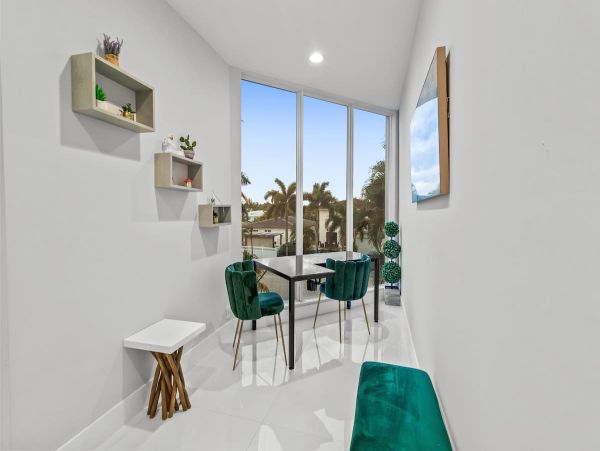 Luxury Modern Home Near Hollywood Beach - 4 Bedrooms, Heated Pool