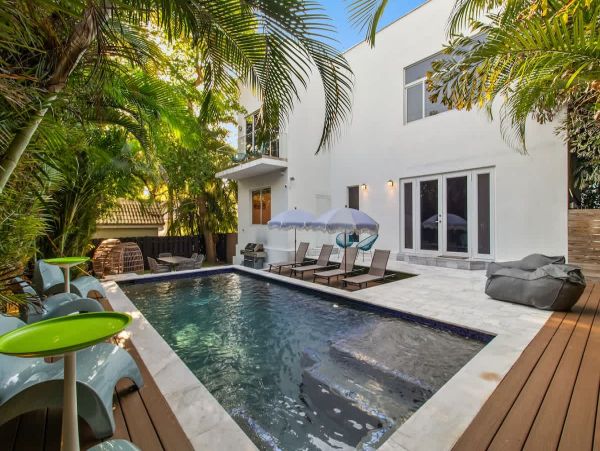 Luxury Modern Home Near Hollywood Beach - 4 Bedrooms, Heated Pool