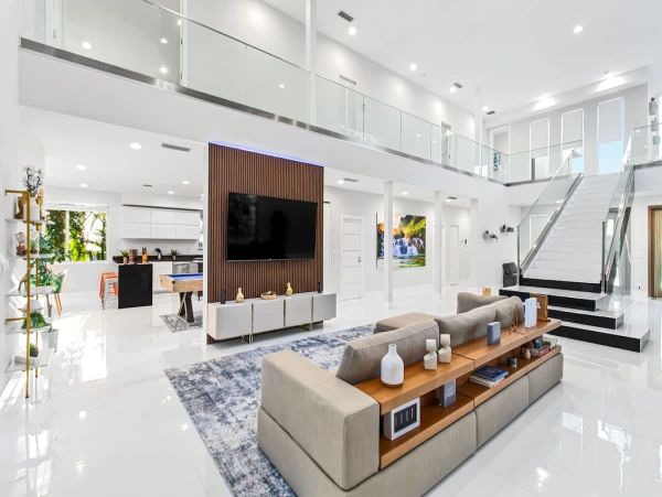 Luxury Modern Home Near Hollywood Beach - 4 Bedrooms, Heated Pool