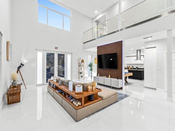 Luxury Modern Home Near Hollywood Beach - 4 Bedrooms, Heated Pool