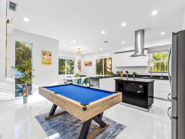 Luxury Modern Home Near Hollywood Beach - 4 Bedrooms, Heated Pool