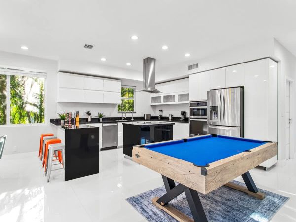Luxury Modern Home Near Hollywood Beach - 4 Bedrooms, Heated Pool
