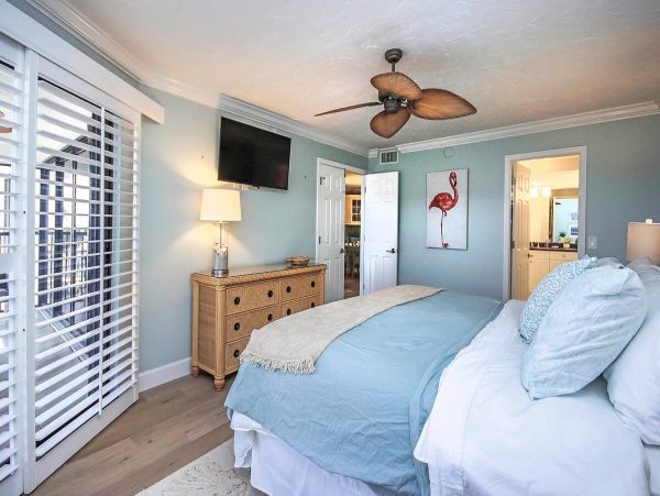Luxurious Beachfront Condo on Sanibel Island - Ideal Family Retreat