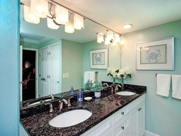 Luxurious Beachfront Condo on Sanibel Island - Ideal Family Retreat