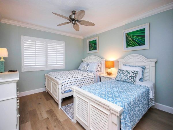 Luxurious Beachfront Condo on Sanibel Island - Ideal Family Retreat