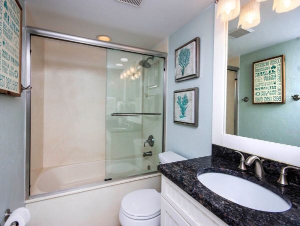 Luxurious Beachfront Condo on Sanibel Island - Ideal Family Retreat