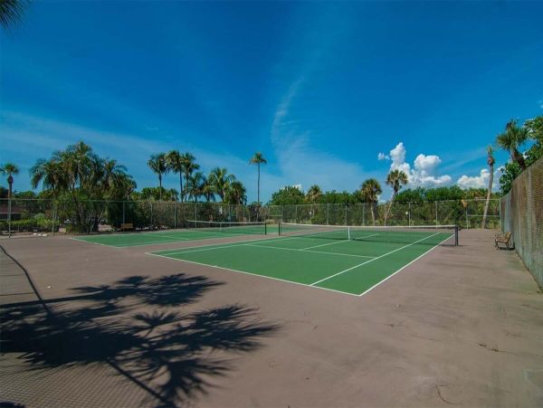 Luxurious Beachfront Condo on Sanibel Island - Ideal Family Retreat