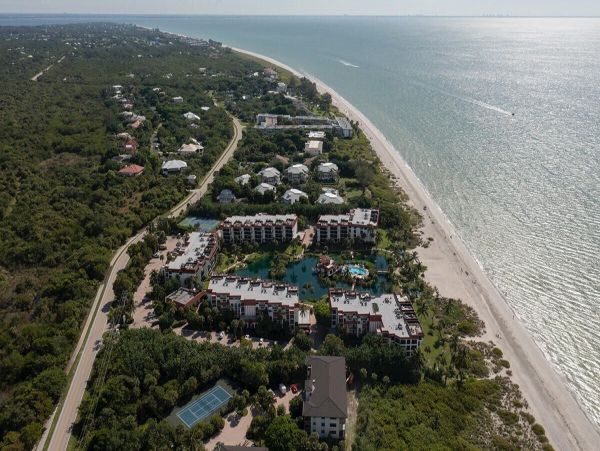 Luxurious Beachfront Condo on Sanibel Island - Ideal Family Retreat
