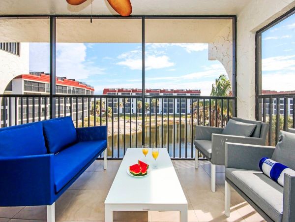 Luxurious Beachfront Condo on Sanibel Island - Ideal Family Retreat