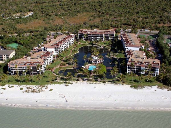 Luxurious Beachfront Condo on Sanibel Island - Ideal Family Retreat