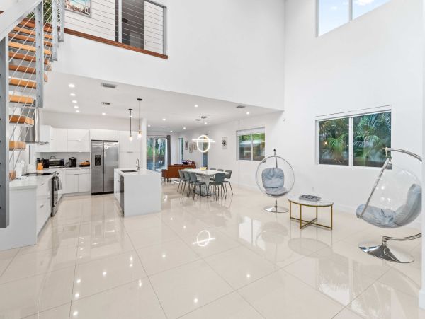 Luxury Hollywood Beach Paradise - 4 Bedroom Coastal Retreat with Pool