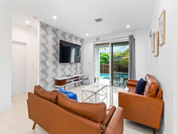 Luxury Hollywood Beach Paradise - 4 Bedroom Coastal Retreat with Pool