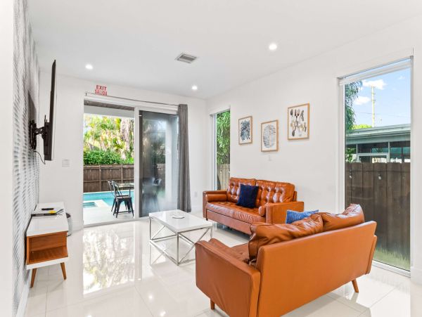Luxury Hollywood Beach Paradise - 4 Bedroom Coastal Retreat with Pool
