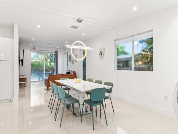 Luxury Hollywood Beach Paradise - 4 Bedroom Coastal Retreat with Pool