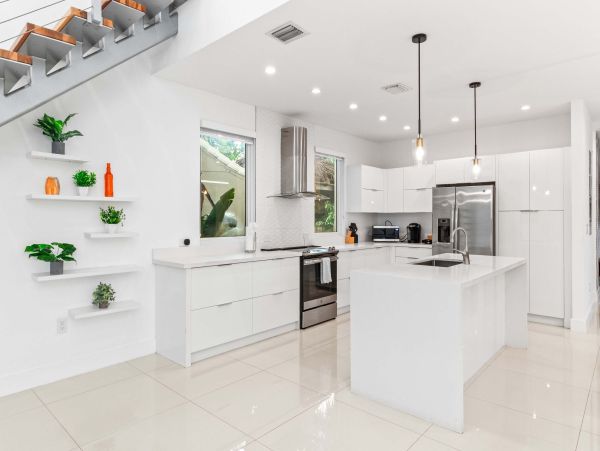 Luxury Hollywood Beach Paradise - 4 Bedroom Coastal Retreat with Pool