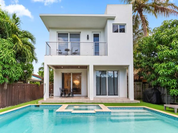 Luxury Hollywood Beach Paradise - 4 Bedroom Coastal Retreat with Pool