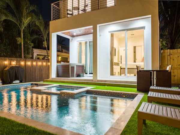 Luxury Hollywood Beach Paradise - 4 Bedroom Coastal Retreat with Pool