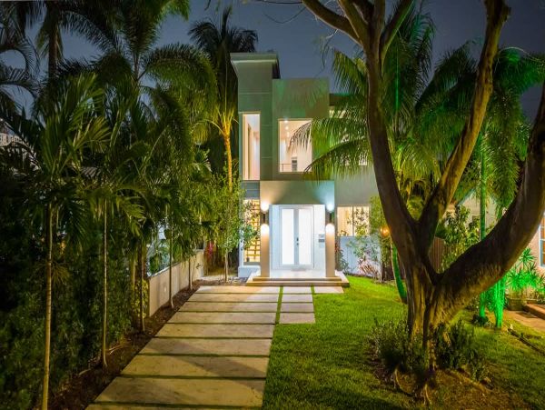Luxury Hollywood Beach Paradise - 4 Bedroom Coastal Retreat with Pool