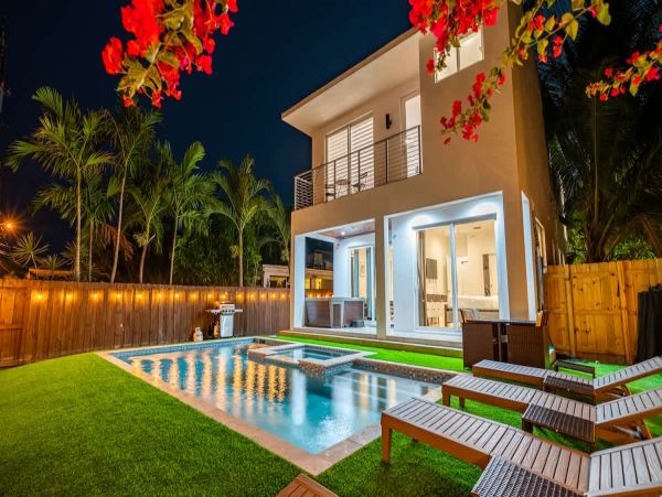 Luxury Hollywood Beach Paradise - 4 Bedroom Coastal Retreat with Pool